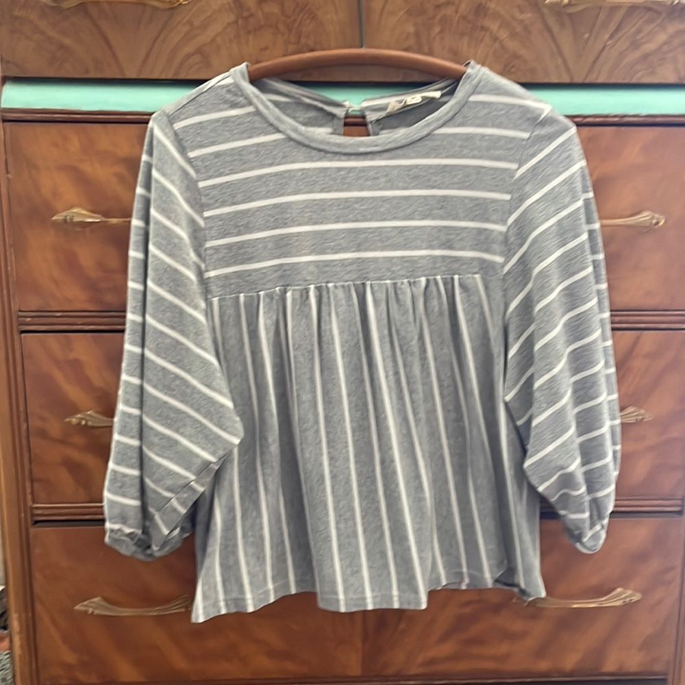 Fun Cute Boutique Top Gray White Striped by Listicle Womens Medium 3/4 Sleeve